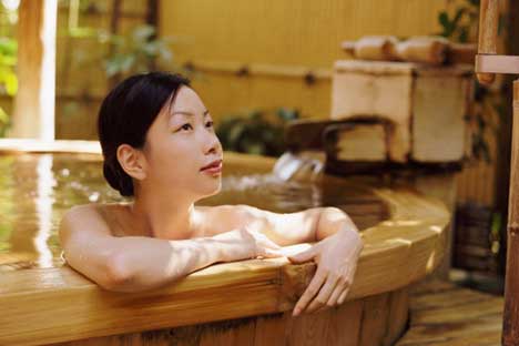 Học theo 5 bí quyết lưu giữ làn da không tuổi của phụ nữ Nhật