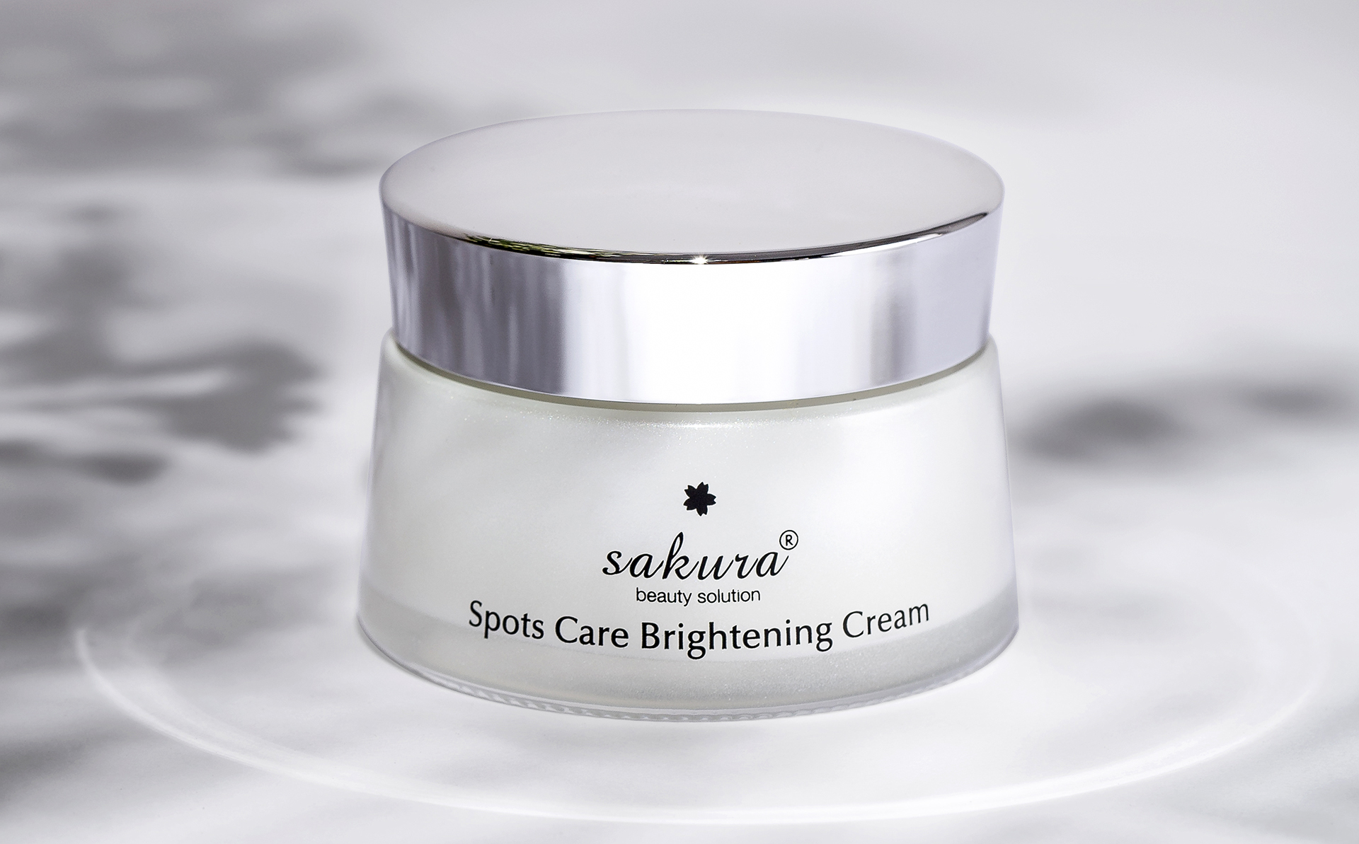 Kem dưỡng trắng da Sakura Spots Care Brightening Cream
