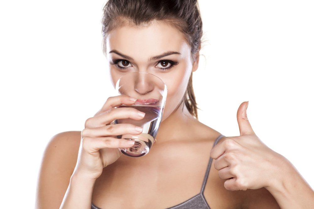 uống nhiều nước có lợi cho da