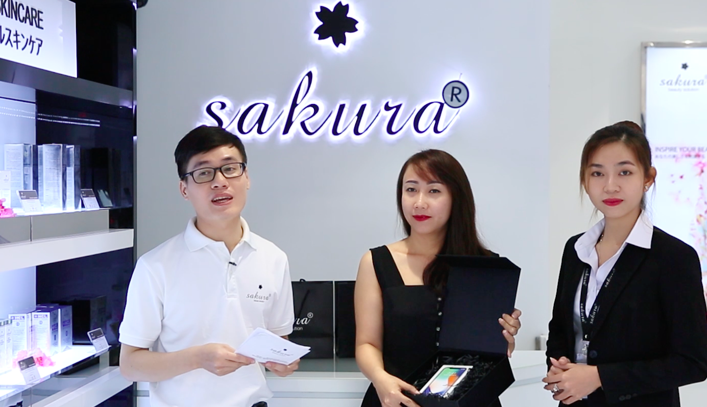 Trao giải chương trình mua Sakura trúng iPhone X