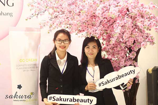 Sakura có mặt tại trung tâm thương mại