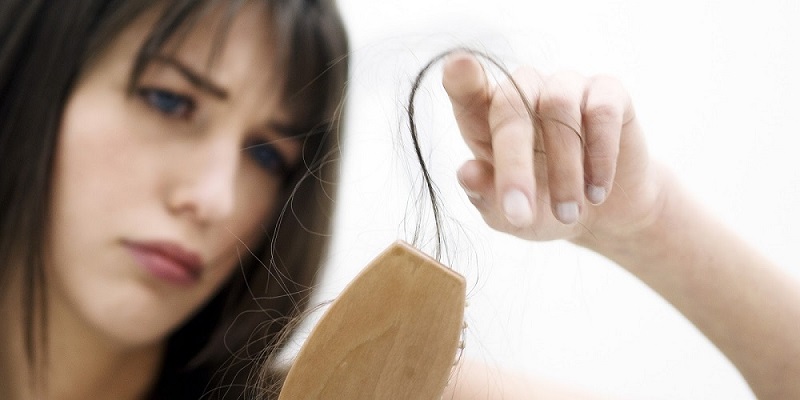 rối loạn nội tiết tố làm tóc yếu thường xuyên gãy rụng